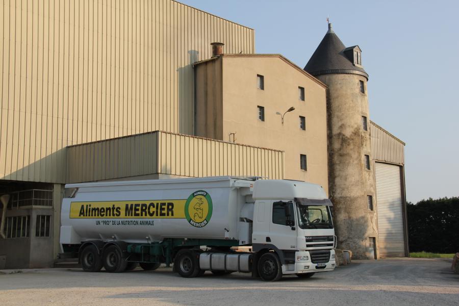 L'usine avec un camion Mercier
